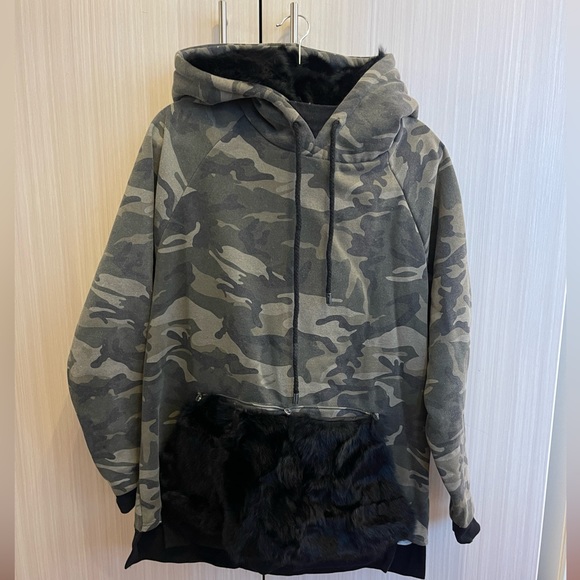 Jocelyn “UFO Hoodie” with real rabbit fur, size S - Picture 3 of 7